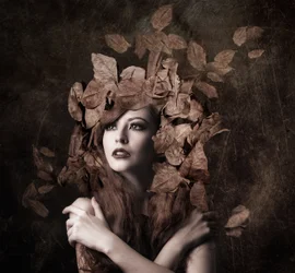 La mujer de las hojas de otoño
