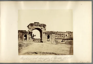 Puerta que conduce a la Residencia, Lucknow