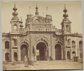 La gran puerta de entrada de la Kasierbagh