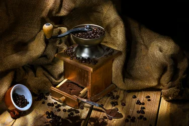 Molino de café rústico