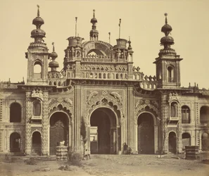 Una puerta que conduce al Palacio Kaiserbagh
