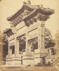 Arco en el Templo Lama, cerca de Pekín, octubre de 1860