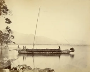 Barco en el lago Biwa