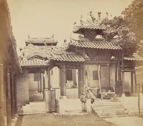 Entrada al Templo de los Cinco Genios, Cantón, Abril 1860