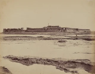 Exterior del Fuerte Norte de Taku en el río Peiho, mostrando la entrada inglesa y francesa