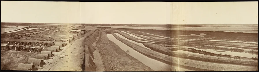 Interior del Fuerte Sur de Taku, Mostrando el Lugar de Desembarco
