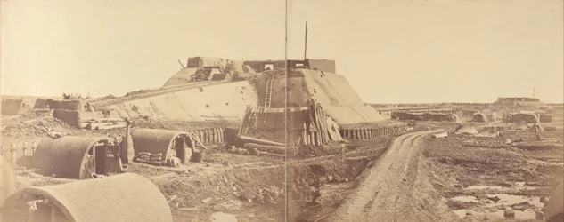 Interior del ángulo del fuerte norte de Taku