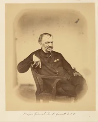 General de División Sir R. Garrett, K.C.B.