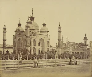 [Mezquita en el Hussainabad Imambara]