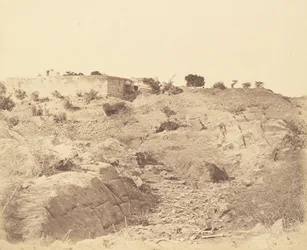 Casa Sammy, mostrando los cuerpos de los cipayos muertos en acción