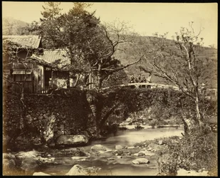 Casa de té y puente en la carretera de Tokaido