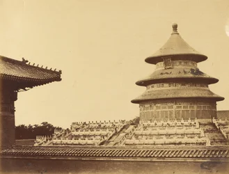 Templo del Cielo desde el lugar donde se queman los sacerdotes en la ciudad china de Pekín. 18 de octubre