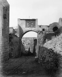 El Arco Ecce Homo a través de la Vía Dolorosa en Jerusalén, 1857
