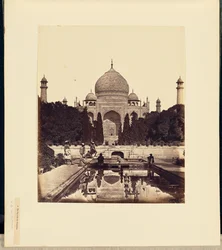 El Taj Mahal con las fuentes