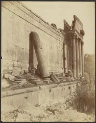 Baalbek, columna inclinada