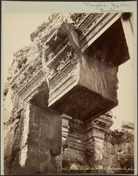 Baalbek, la puerta del templo de Júpiter antes del pilar