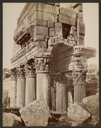 Detalle de los capiteles del pronaos de Baalbek