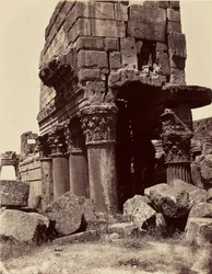 Detalles de los capiteles de las columnas del Templo de Júpiter - Baalbek