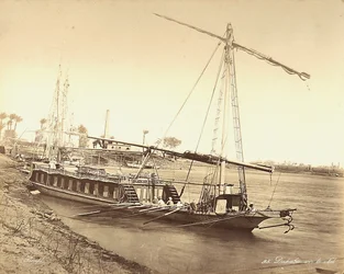 Barco egipcio en el Nilo, en Egipto