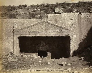 Entrada a la tumba de los Judeanos, en Jerusalén
