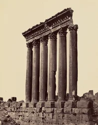 Grandes columnas del Templo del Sol (Balbek)