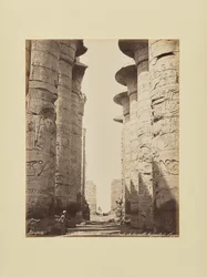 Karnak. Avenida central de la sala hipóstila, Egipto