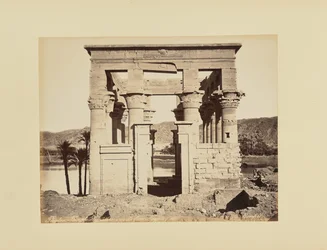 Fíle. Templo hípetro, vista frontal, Egipto