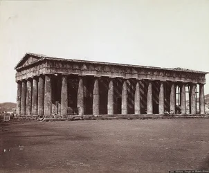 El Templo de Theseus en la Acrópolis de Atenas
