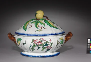 Sopera, hecha por la fábrica de Creil, c.1870