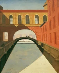 Canal helado y puente cerca del Hermitage en San Petersburgo