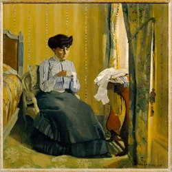 Mujer cosiendo en un interior