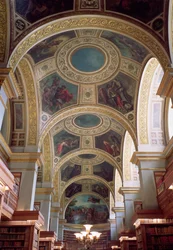 Vista del techo artesonado de la biblioteca con marco de estuco dorado que rodea pechinas que ilustran escenas bíblicas y clásicas, 1844