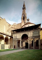 Vista de la capilla de los Pazzi por Filippo Brunelleschi (1377-1446)