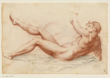 Desnudo masculino postrado girado a la izquierda apoyado en su brazo derecho y levantando su brazo izquierdo y pierna derecha