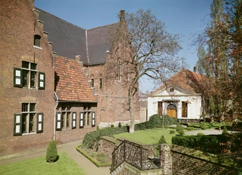 Vista de la Casa de la Abadesa, el refectorio y un dormitorio