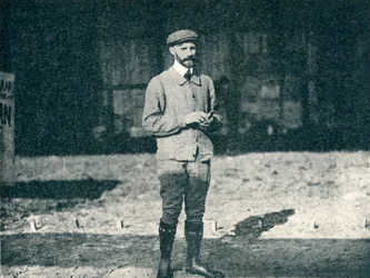 Henri Farman, diseñador, constructor y piloto de aviones francés, c. 1910-1933