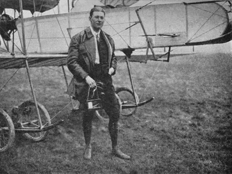 Sr. Gordon Bell, quien voló más tipos diferentes que cualquier otro piloto de su tiempo, 1913-1934