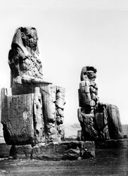 Los Colosos de Memnón, Tebas, Nubia, Egipto, 1878