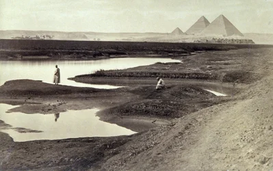 Las pirámides de Giza, hacia 1880 (fotografía en blanco y negro)