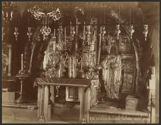 XII y XIII estaciones, Calvario, altar griego
