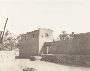Deir, Carrefour y Habitación Particular