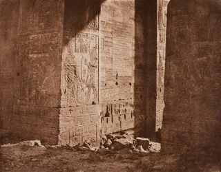 Primer Pilón - Inscripción Francesa Tallada en el Embrague Oriental en el Punto H, Isla de Fila, 1851
