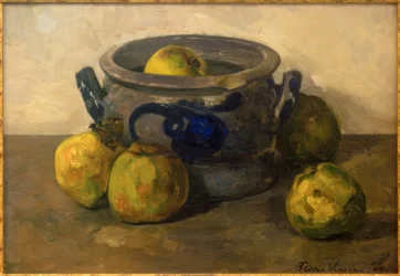 Jarra de cerámica con manzanas