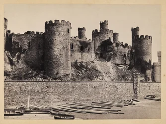 El castillo de Conway desde el arroyo