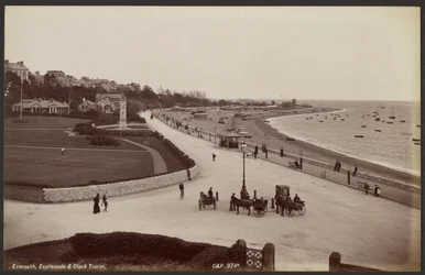 Exmouth, explanada y torre del reloj