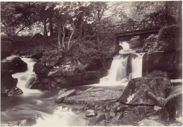Glen Lun. El puente rústico