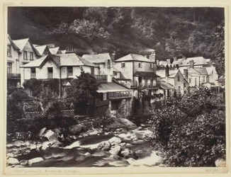 Lynmouth, Cabañas junto al río
