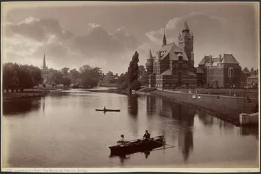 Stratford upon Avon. El monumento desde el puente