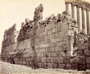 Extremo occidental del muro exterior del Templo del Sol, Baalbek