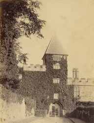 Puerta de entrada y torre del castillo de Lismore